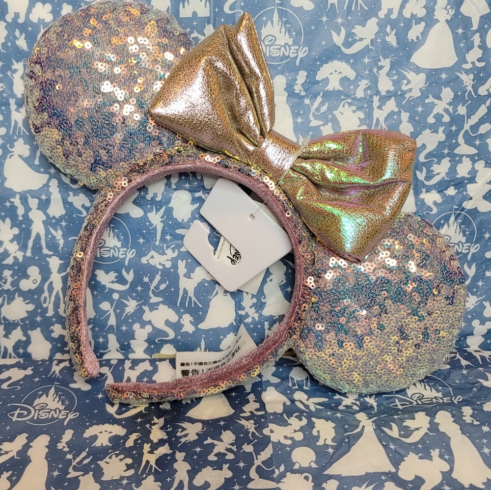 NWT Walt Disney World 50th Anniversary Earidescent Sequin Minnie Ear Headband